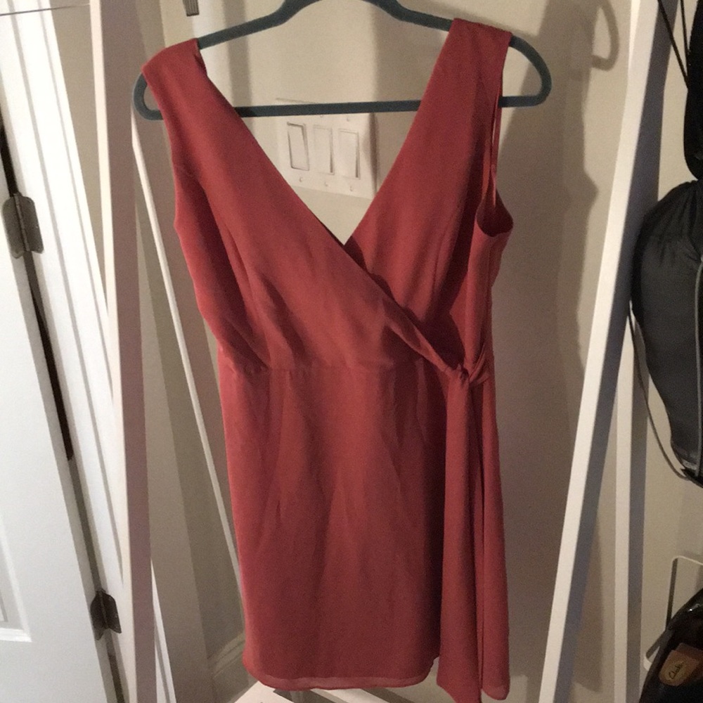 The Impeccable Pig Boutique Dress size medium in dusty pink color